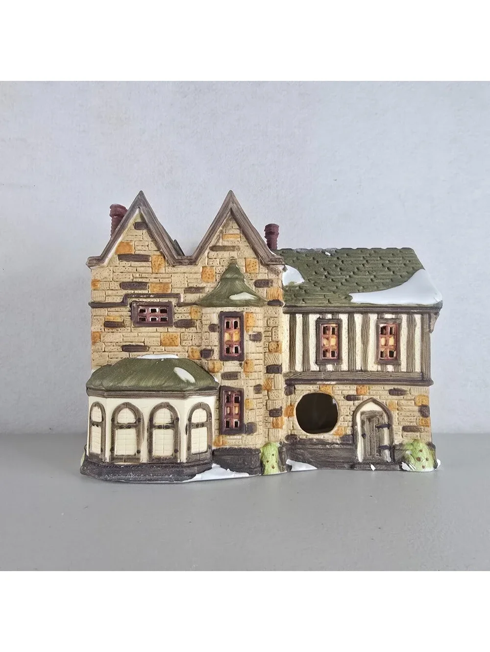 Department 56 Chesterton Manor Dickens Village Series 6568-4 Christmas House